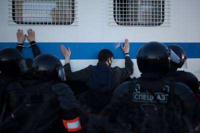 Власти РФ впервые назвали число задержанных на зимних акциях протеста — 17,6 тыс. человек