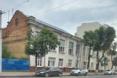 В Курске закрасили появившийся утром на улице Ленина флаг Украины