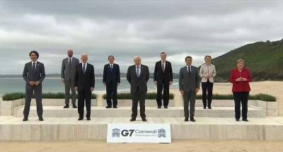 Саміт G7 почався з яскравої фотосесії на пляжі