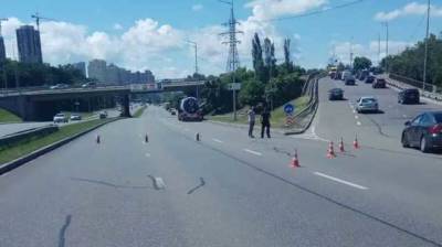 На Южном мосту в Киеве ограничили движение транспорта после утечки газа