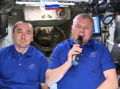 Космонавты на борту МКС записали поздравление ко Дню России