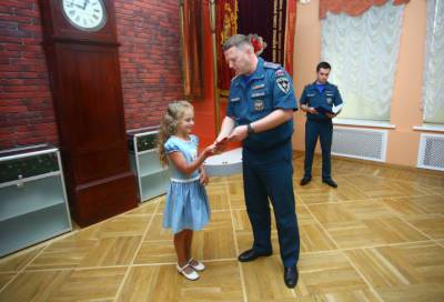 Петербургская первоклассница награждена за спасение трёхлетнего ребёнка