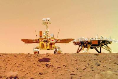 Китайский марсоход передал на Землю фотографии с Красной планеты