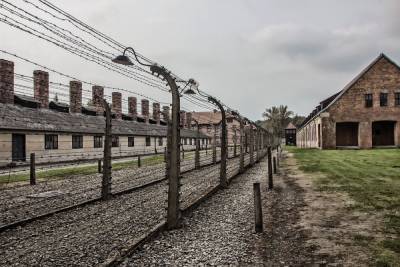 Неподалеку от Освенцима нашли братскую могилу