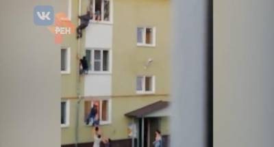 В Костроме трое мужчин спасли детей из горящей квартиры