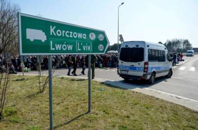 Польша бесплатно вакцинирует от коронавируса украинцев на границе (ВИДЕО)