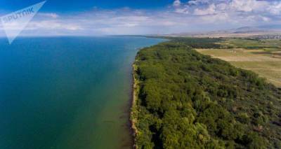 Не цветет, а уровень воды не поднялся: что происходит на самом деле с озером Севан