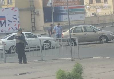 На улице Минаева столкнулись два ВАЗа. Движение затруднено