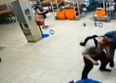 В Калининграде велосипедист жестоко избил работника супермаркета