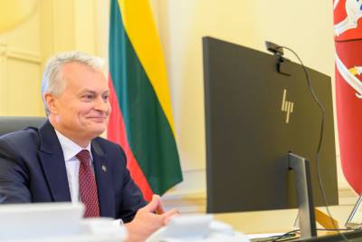 Президент Литвы поздравил всех жителей России с Днём России
