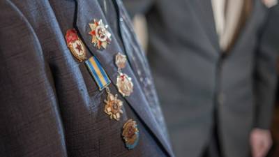 Торговавшего орденами и медалями времен СССР мужчину задержали в Москве