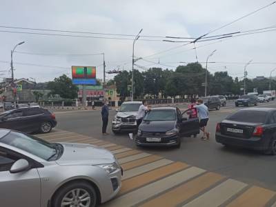 В центре Рязани из-за ДТП образовалась серьёзная пробка
