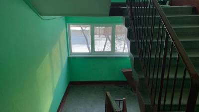 В Калининском районе за сутки двое детей выпали из окна с пятого этажа