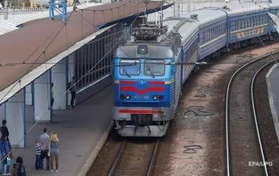 Пассажир поезда Рахов-Киев умер после падения с полки