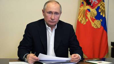 Путин поздравил сограждан с Днем России
