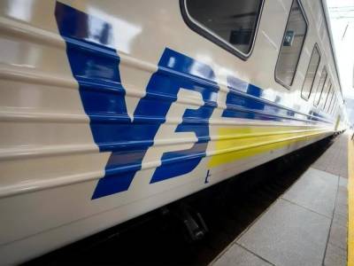 Пассажир умер после падения в верхней полки поезда – "Укрзалізниця"