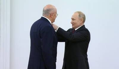 Путин в День России вручил награды лучшим людям страны