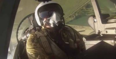В сети появилось впечатляющее видео фигур высшего пилотажа лётчика ВСУ