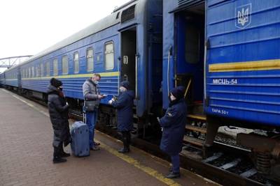 На Украине пассажир поезда умер после падения с верхней полки