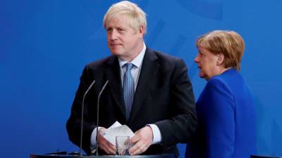 Джонсон и Меркель обсудили «дестабилизирующую деятельность России»