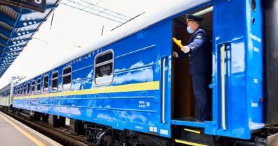 "Не пристегнулся": пассажир умер после падения в поезде Укрзализныци из Рахова в Киев