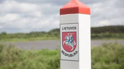 Белорусские беженцы разбили лагерь на границе с Литвой