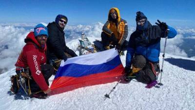 Энергетики отпраздновали День России восхождением на Эльбрус