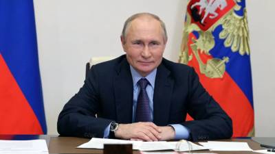 Путин выступил с поздравлением ко Дню России