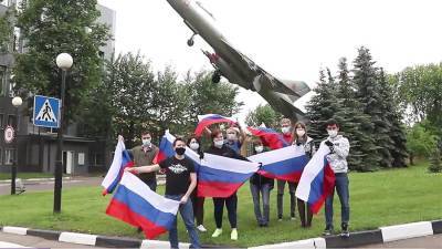 Сотрудники «Ростеха» флешмобом отметили День России