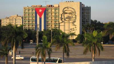 Куба призывает туристов не брать с собой наличные доллары при путешествии на остров