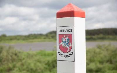 Белорусские беженцы разбили лагерь на границе с Литвой и устроили протесты