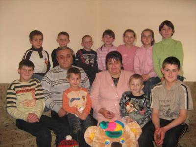 Семья из Новомосковска взяла под опеку 48 детей