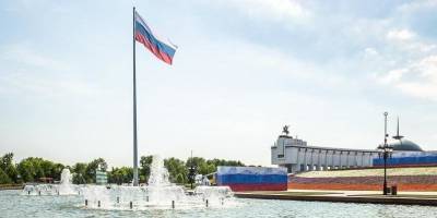 В День России над Поклонной горой подняли государственный флаг