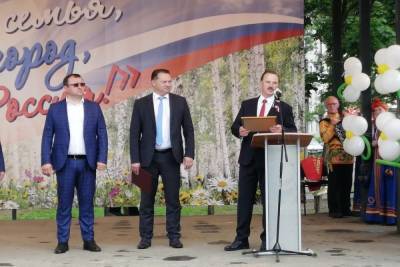 Сергей Веремеенко вручил Калязинскому району сертификат на детскую площадку