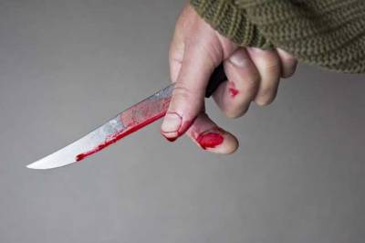На Київщині чоловік встромив ножа у живіт сина