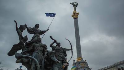 Запад будет просить Россию забрать Украину обратно – Сурков