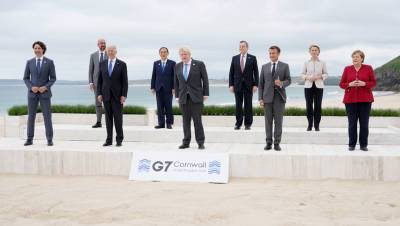 Фотография лидеров G7 стала мемом