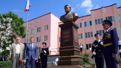 В Крыму открыли бюст легендарному космонавту Береговому