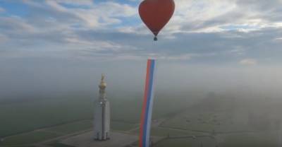 Активисты Народного фронта запустили в Белгородской области самый длинный флаг России