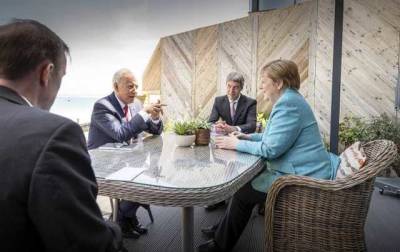 Меркель обсудила с Байденом "Северный поток-2"