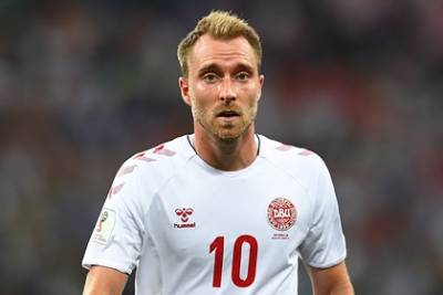 Футболист сборной Дании потерял сознание во время матча