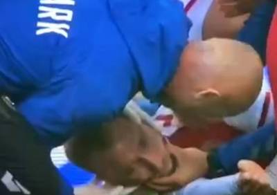 Футболист сборной Дании Эриксен потерял сознание в первом тайме матча Евро с финнами