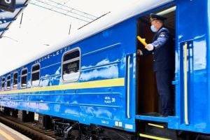Пассажир умер после падения в поезде "Рахов – Киев"