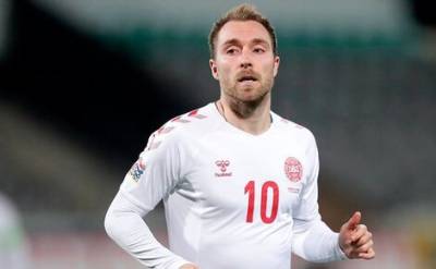Все участники матча по между сборными Дании и Финляндии покинули поле после инцидента с датским полузащитником