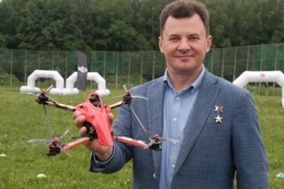 Роман Романенко запустил дрон с надписью Россия - страна первых