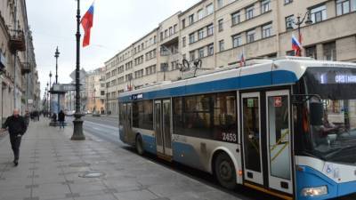 В автобусах Петербурга можно будет одной картой оплатить проезд за нескольких человек - piter.tv - Санкт-Петербург - территория Пассажиравтотранс