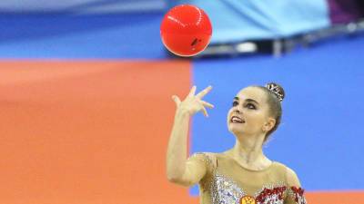 Золото Арины Авериной в многоборье и победа в группе: как Россия выступает на ЧЕ по художественной гимнастике