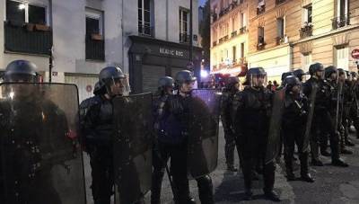 Полиция Парижа вновь разгоняет нелегальную вечеринку на эспланаде Инвалидов
