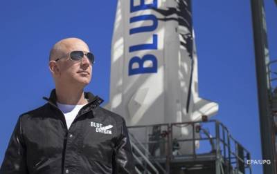 Полет в космос с Безосом продан на аукционе за $28 млн