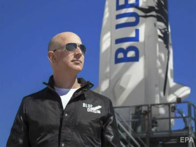Право полететь в космос с Безосом продали за $2,8 млн